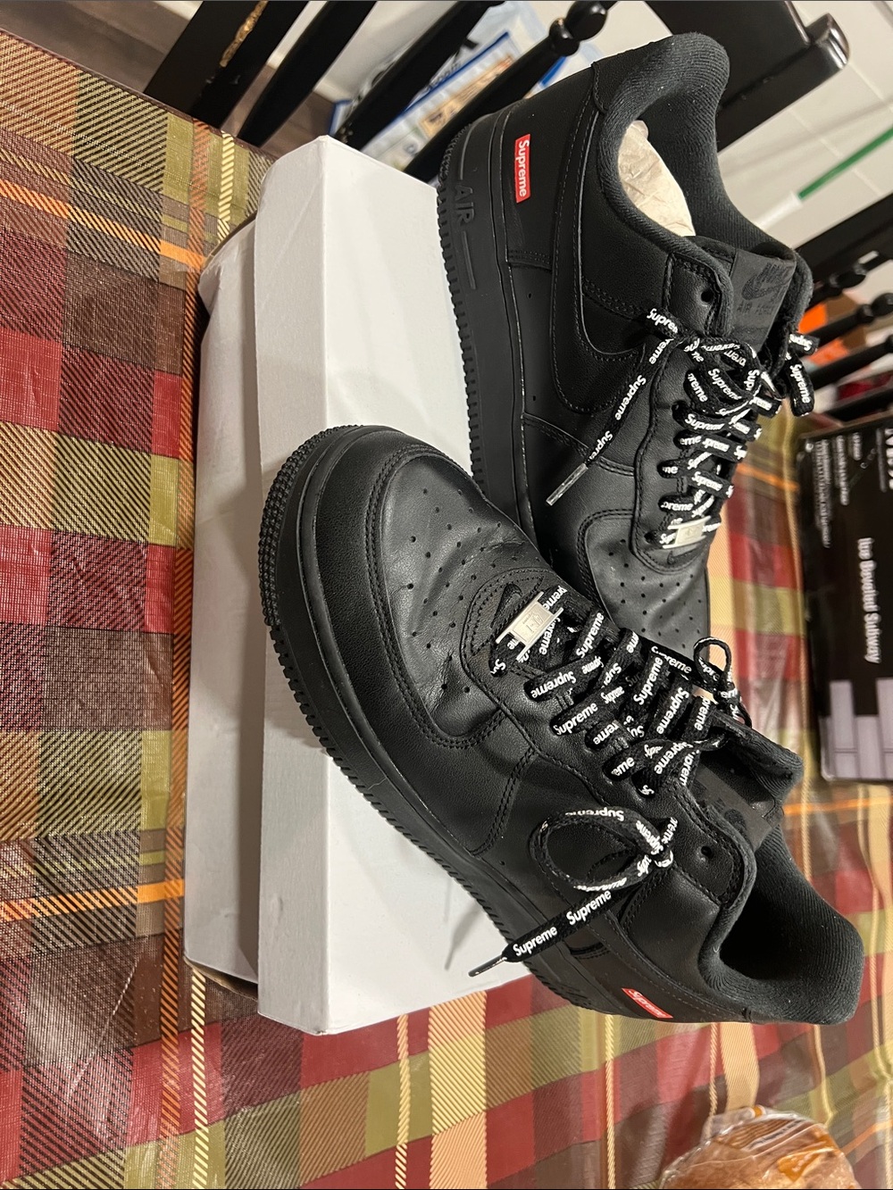 Supreme Black Men’s Low-Top Sneakers with Branded Laces